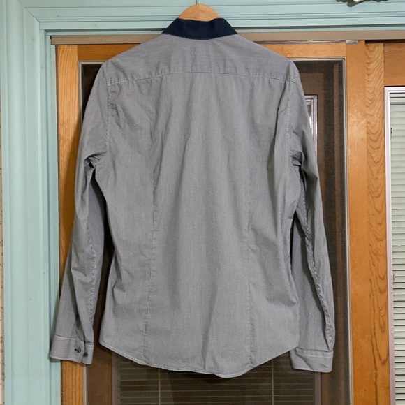 H & M SLIM FIT NAVY BLUE COLLAR & BLUE & WHITE CHECKERED SHIRT - Picture 2 of 4